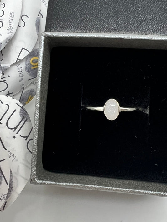 Dainty Oval Ring